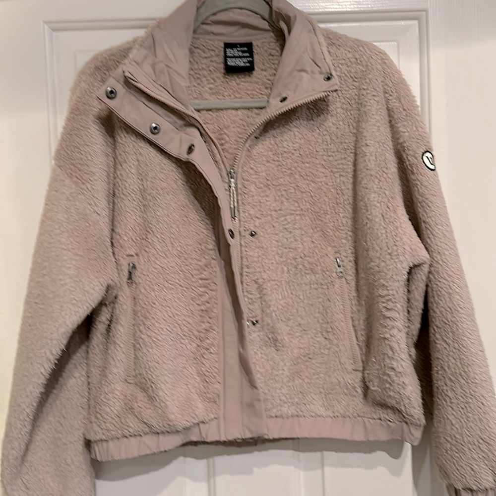 Vuori Umber cozy Sherpa jacket. Great condition. Small.